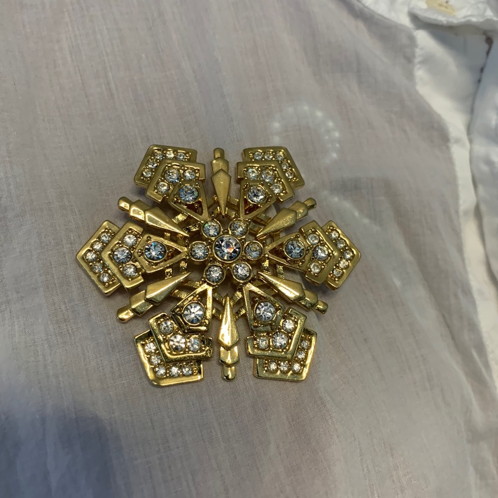 Snowflake brooch
